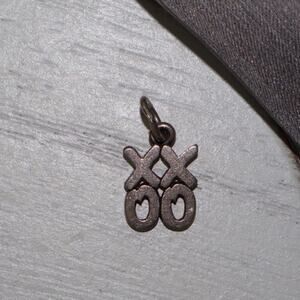 Retired James Avery 925 XOXO Hugs & Kisses Charm 1.3G / 0.7in